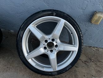 Full set of Mercedes AMG 5-Spoke Silver Wheel with Tire