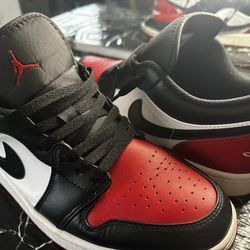 Nike Air Jordan 1 Low Men's Size 10.5 US Bred Toe Black Red White 553558-612