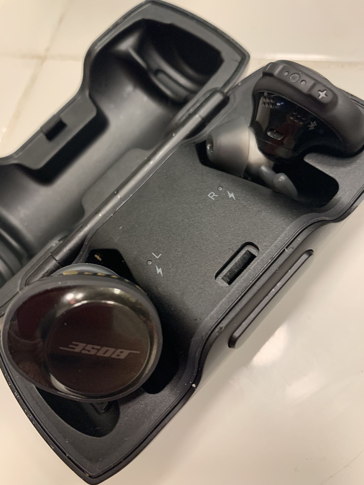 Bose sound sport wireless earbuds headphones speaker Bluetooth