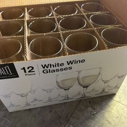 Set Of 12 White Wine Glasses