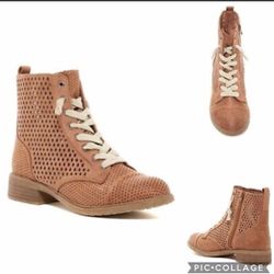 Report ankle booties Side zipper Excellent condition  Size 8 M