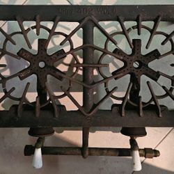 Vintage Griswold No 402 Cast Iron Stove
2 Burner gas stove