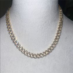 Elegant Gold and Silver Chain Necklace