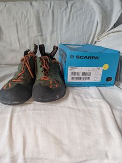 Scarpa rock climbing shoes, men's 9