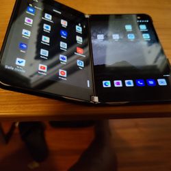 Microsoft Surface Duo Unlocked.