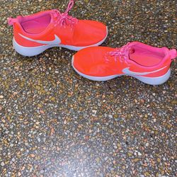 Like New Nikes Size 8