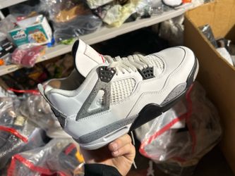 Jordan 4’s White Cements Size 8.5