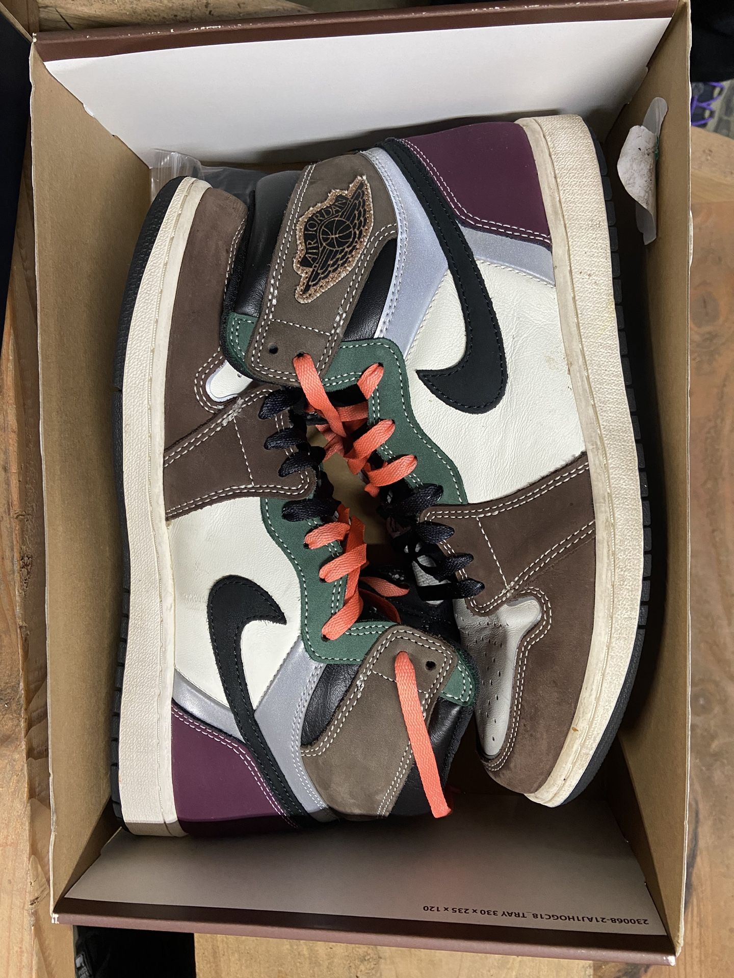 LOW PRICE MOVING- NIKE JORDAN 1 RETRO