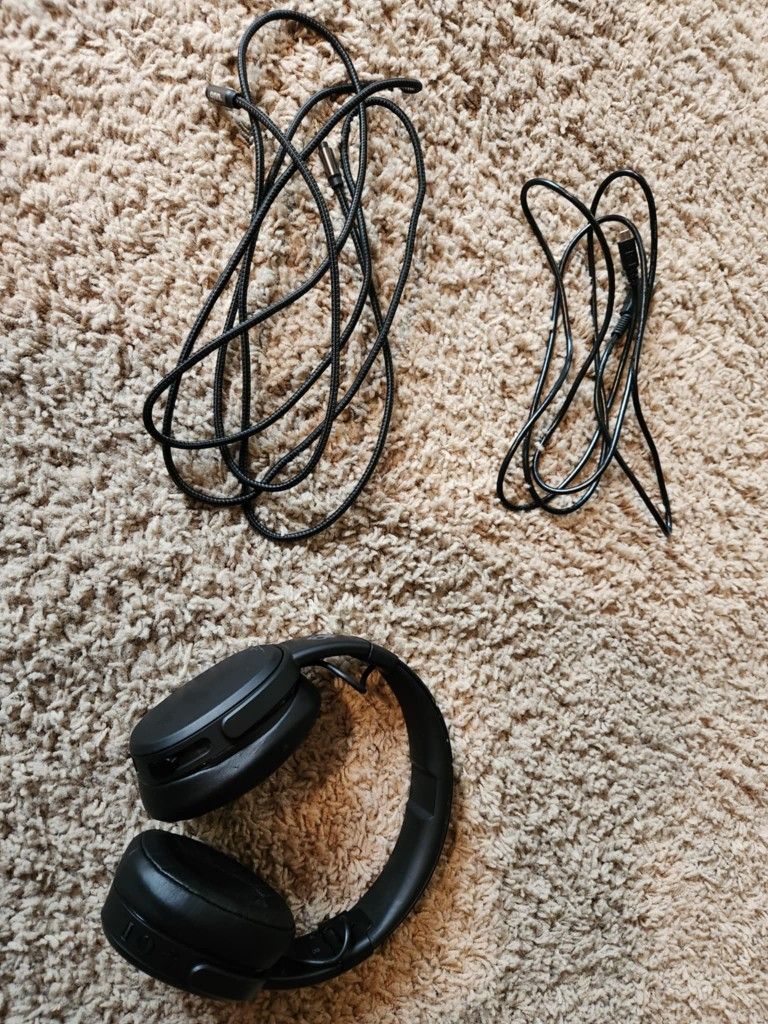 Skull Candy wireless Bluetooth headset w/mic