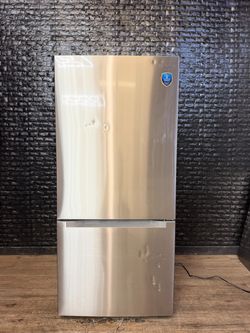 MIDEA REFRIGERATOR w/WARRANTY! R3531A