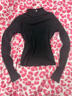 Small black turtleneck long sleeve