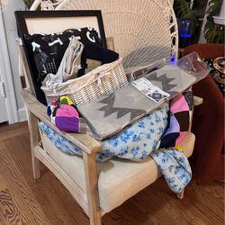 AIR BNB SELL OFF-many lightly used home items!!