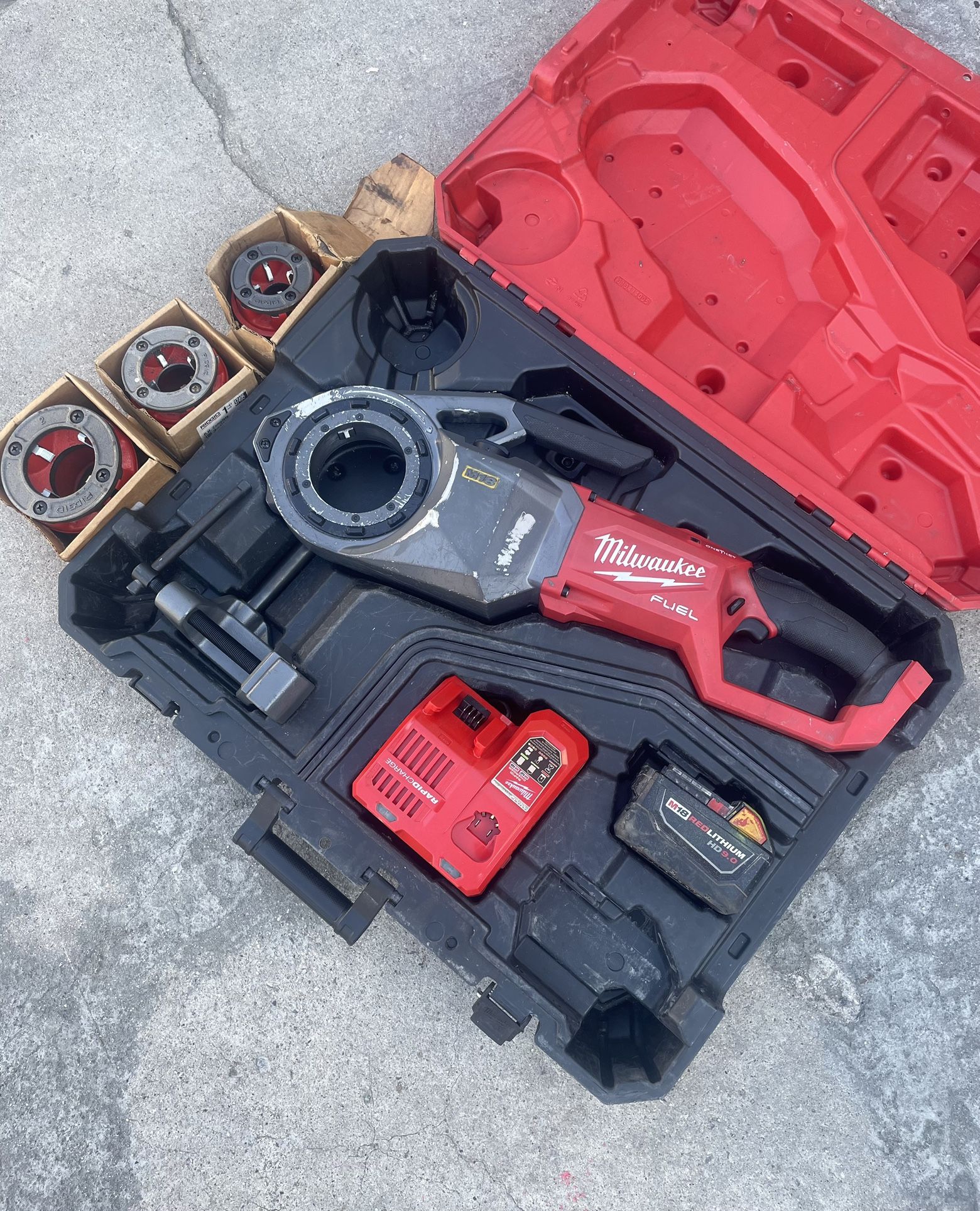 Milwaukee M18 Fuel One-Key Cordless Brushless Pipe Threader Kit w/ 1x 9.0Ah Battery Charger Case & Dies  $1399