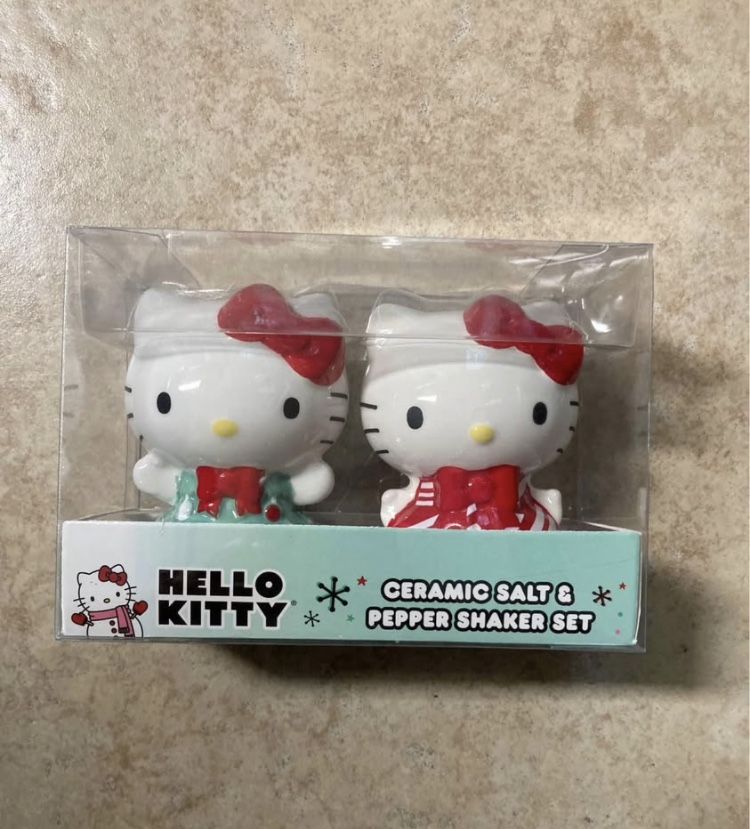 Hello Kitty Ceramic Christmas Salt And Pepper Shaker Set