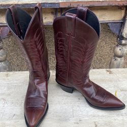 Justin Cowboy Boots.  Like New! Size 9 All Leather