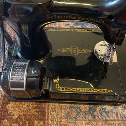  Singer sewing Machine Model 221