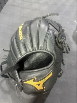 Baseball gloves