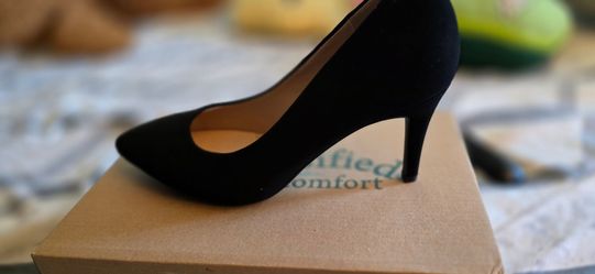 Black Pumps