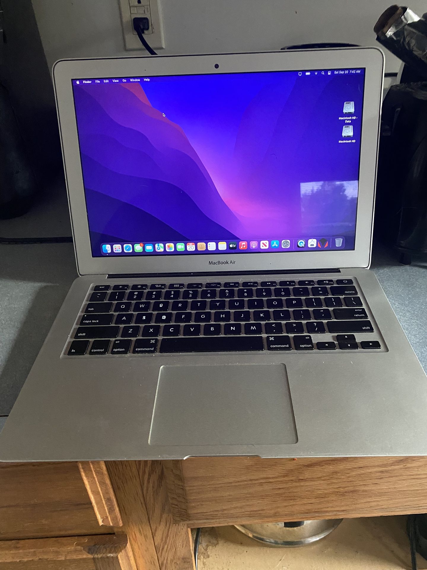 2015 Apple MacBook Air(Read Description)