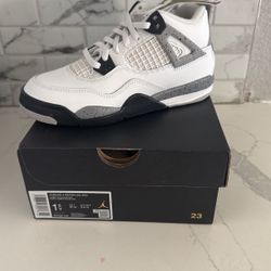 Jordan 4 Retro 
