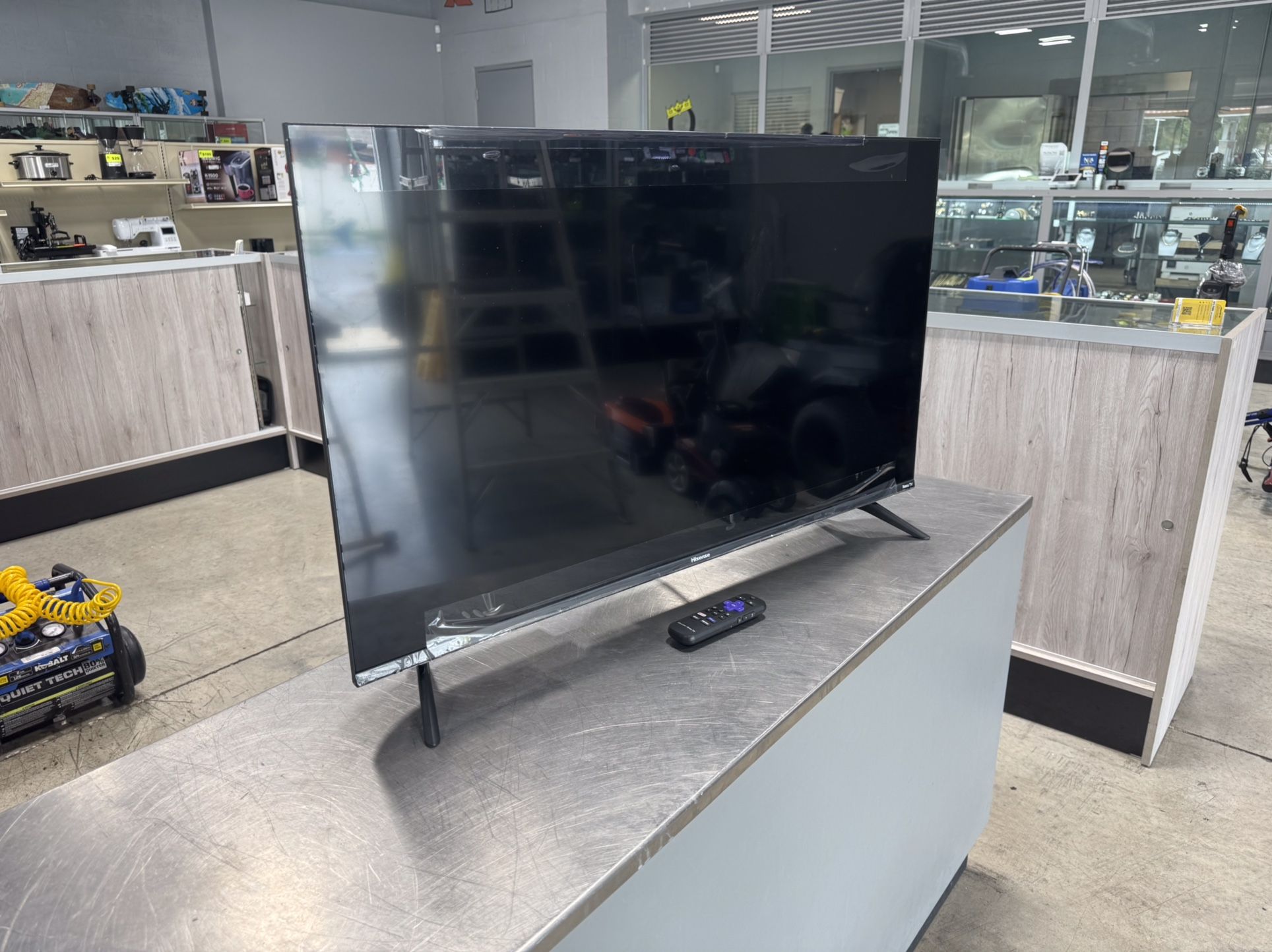 HISENSE 40” Roku Tv