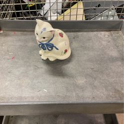 Diamond Bar Cat Statue 