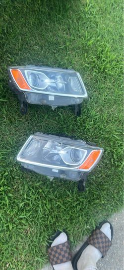 Pair Of OEM jeep grand cherokee headlights