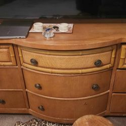 Queen Size Wood Bedroom Set, No Matress, NEED GONE TODAY 