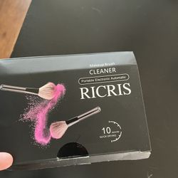 Makeup brush cleaner