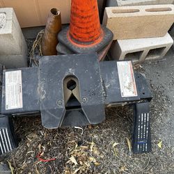 Trailer pitwheel hitch