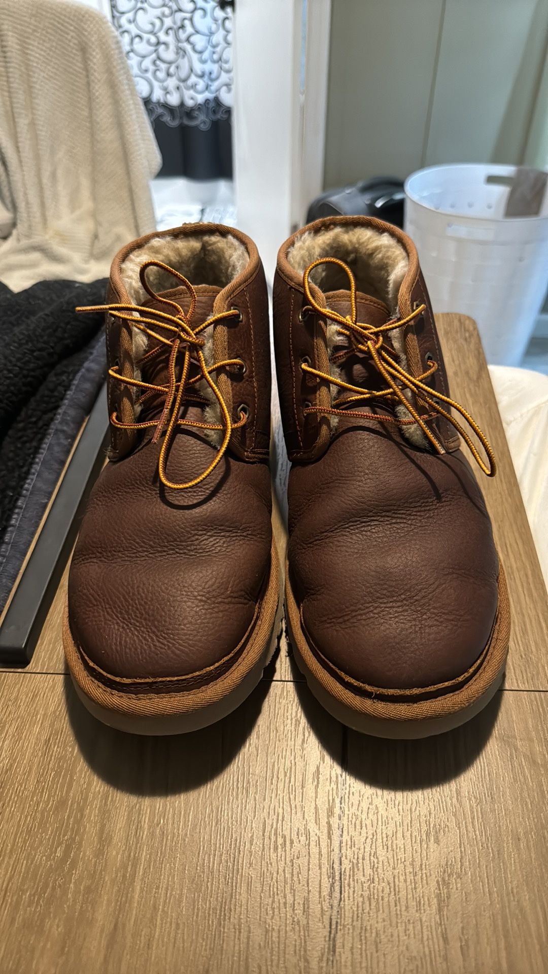 UGG LEATHER NEUMEL