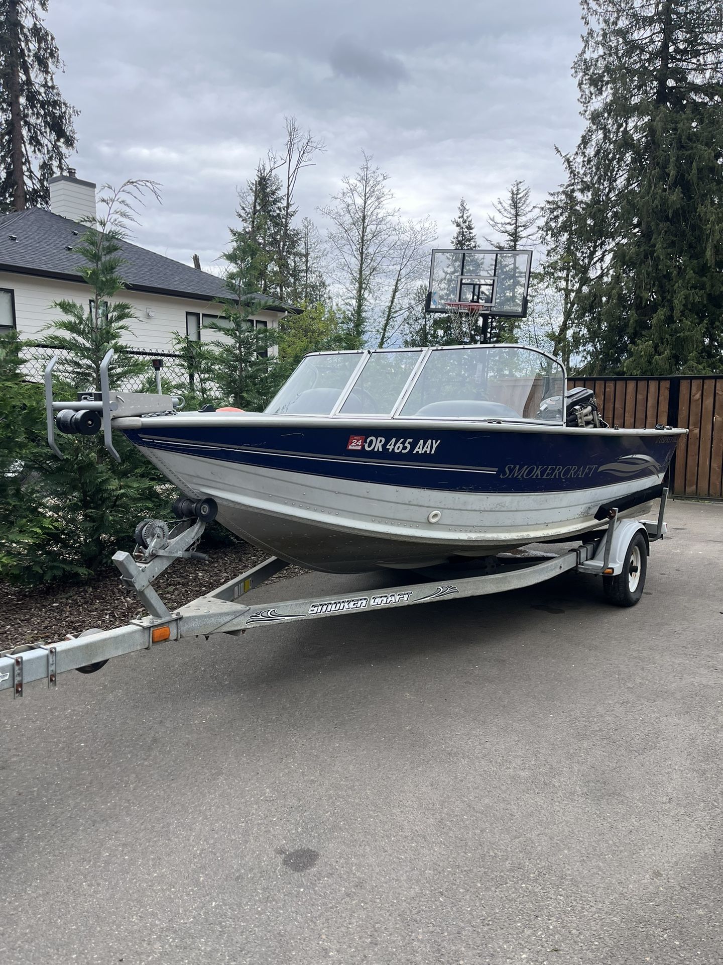 Smokercraft 17ft Aluminum Fishing Boat