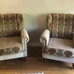 2 Living Room Arm Chairs - Great condition