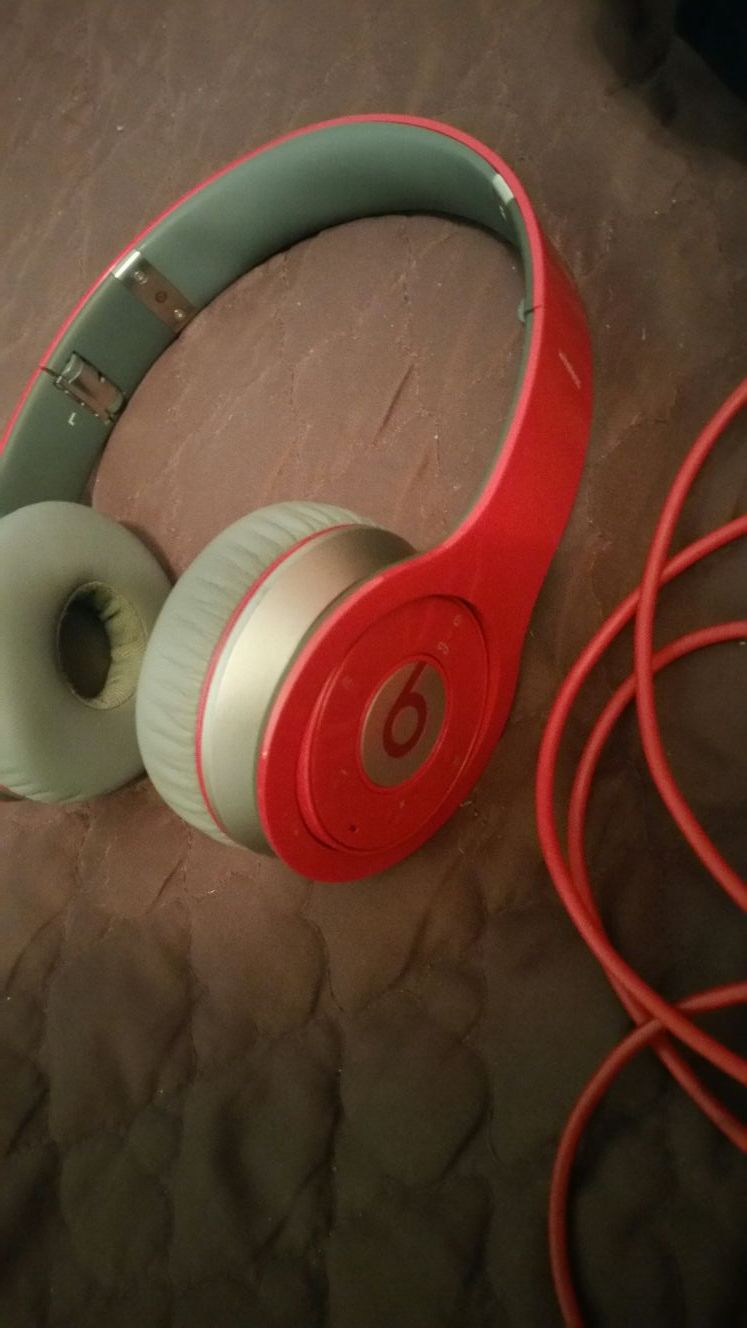 Beats by dre wirless Bluetooth!! Dre beats.. OBO