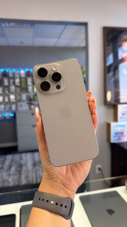 iPhone 15 pro unlocked like new 128Gb