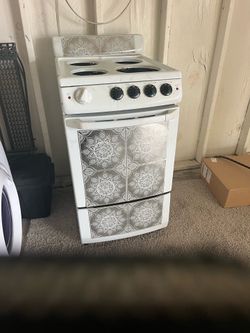 Apartment size electric stove