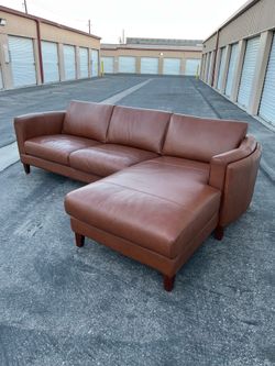 Top grain leather sectional sofa ( can deliver for$10 )