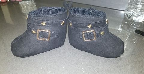 Babygirl 3-6 months black boots!!