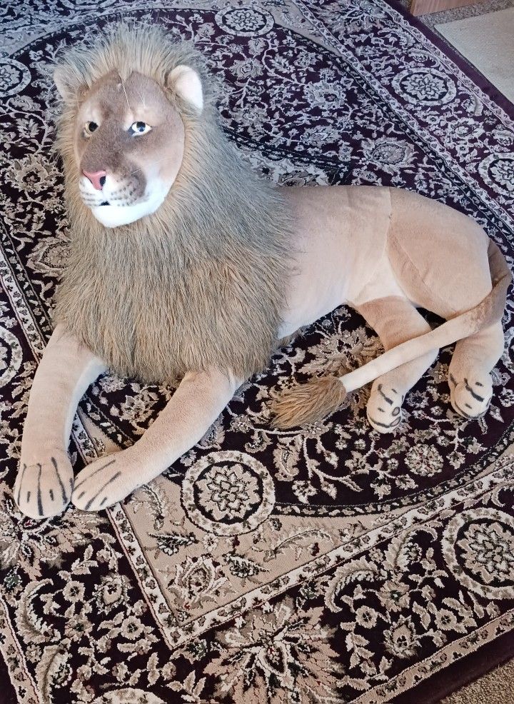 Lion Stuffed Animal 