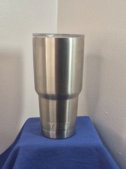 Yeti Rambler Stainless Steel Insulated Tumbler with Lid 30 oz