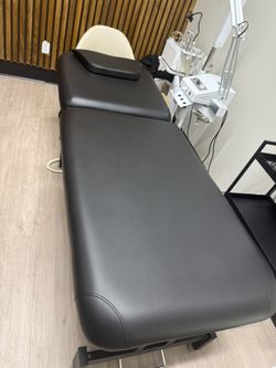 Treatment Table With Remote Control