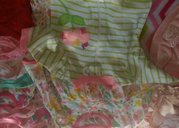 Baby girl newborn -3 clothesv