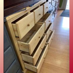 9 drawers dresser/ Nine drawers dresser
