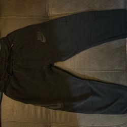 Nike Tech Pants (KIDS M )