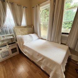 Twin size bed with memory foam