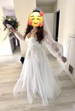 Soft white WEDDING DRESS size 8