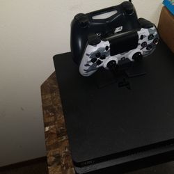 Ps4 With 2 Controllers And Charging Dock