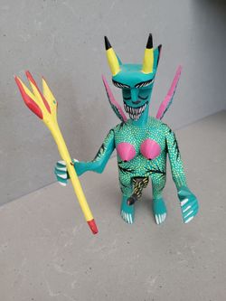 Mexican wood alrbrijes sculpture