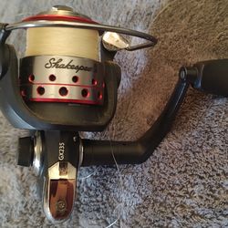 Shakespeare GX235 Spinning Reel Fishing Black Silver Red