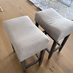 Set of 2 Upholstered Bar Stools – Light Gray / Wood Base